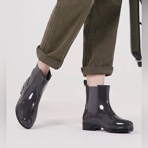 Sleek Black Women's Chelsea Rain Boots